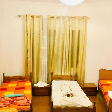 Port Side Rooms Durres Bagian luar foto