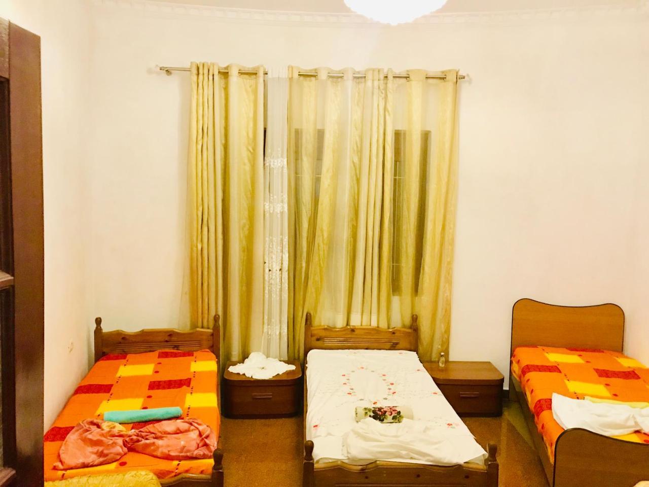 Port Side Rooms Durres Bagian luar foto